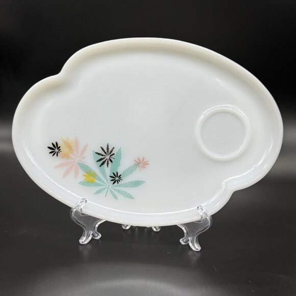 Vtg 60s Atomic Leaf Federal Glass Snack Plate Milk Glass Mary Jane MCM - Picture 3 of 10